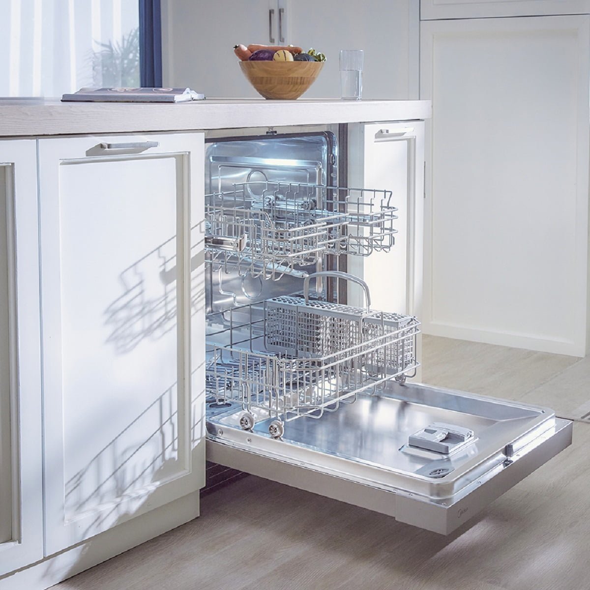 Midea 24 in Built-In Dishwasher with Extended Dry, 52 dBA