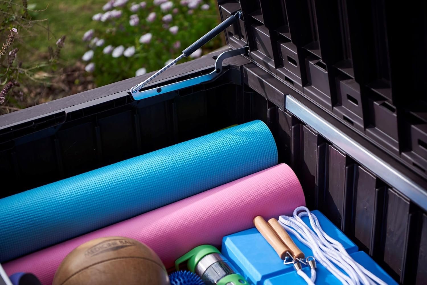 Keter Westwood 150-Gallon Resin Outdoor Storage Box | Weather-Resistant Deck Bin for Patio Cushions, Garden Tools & Pool Accessories – Dark Grey